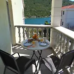 Seaview Divna Beachfront *