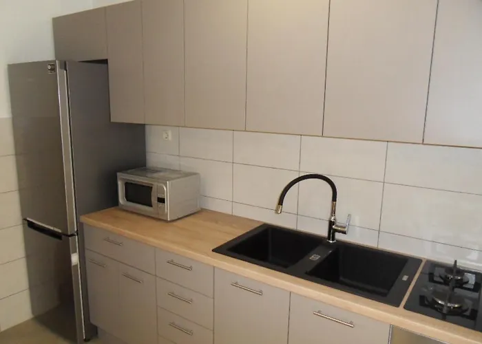 Seaview Divna Beachfront Apartamento *