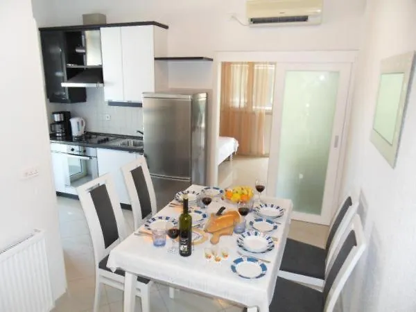 Seaview Divna Beachfront