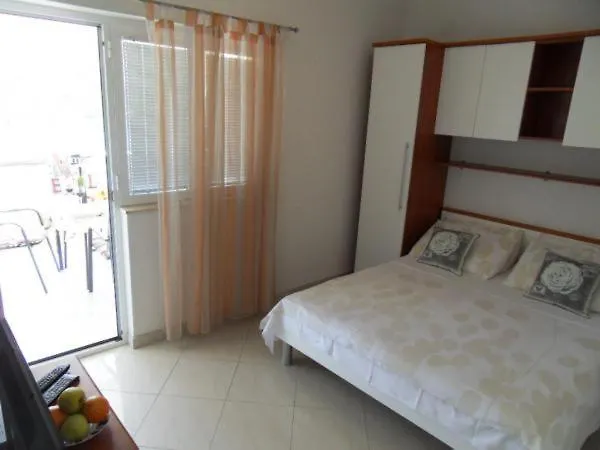 Seaview Divna Beachfront